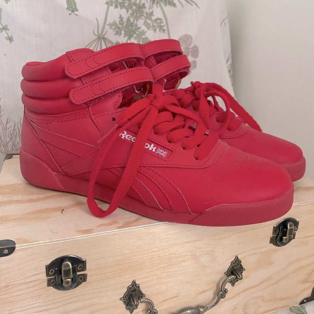 Red freestyle HI reebok’s